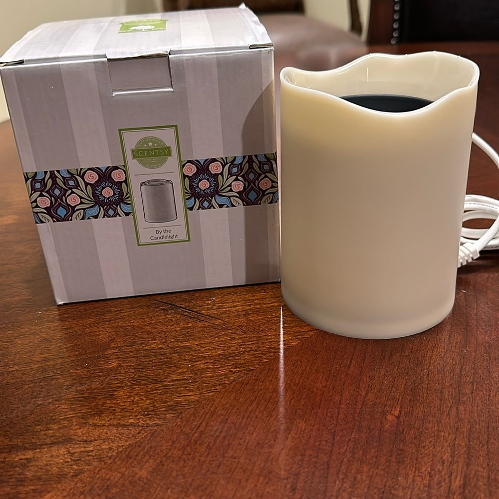 NIB Scentsy By the Candlelight Warmer
